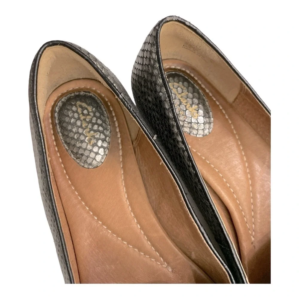 Clarks Women's Valley Lounge Loafer Size 9M Flat Shoe Metallic Pewter Snakeskin